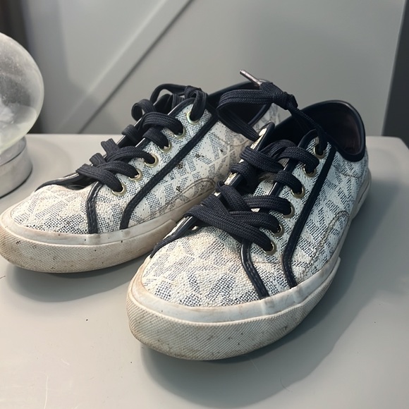 Blue and white Michael Kors running shoes - Picture 2 of 3